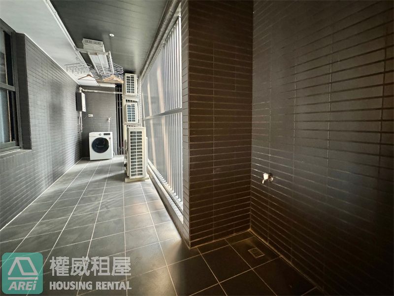 梵谷星空泳池｜美術皇居樹海窗景三房平車