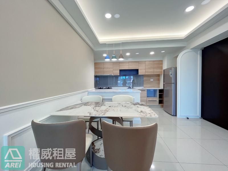 C21美術館｜學院美術之星｜樣品屋3房平車