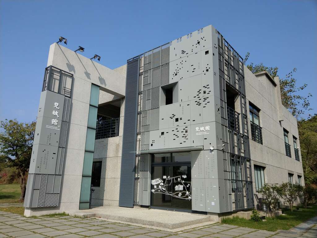 蓮池潭太普美術海完美海景3+1房平車