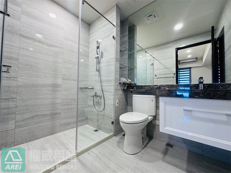 蓮池潭太普美術海完美海景3+1房平車