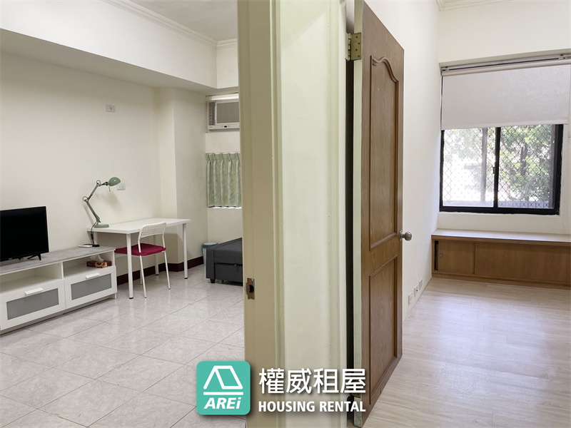 五甲商圈|南成國小正對面★黃金店面|室內翻新