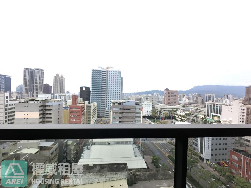 O4前金站 | 郡都CITY | 浪漫2房 | 到站就到家