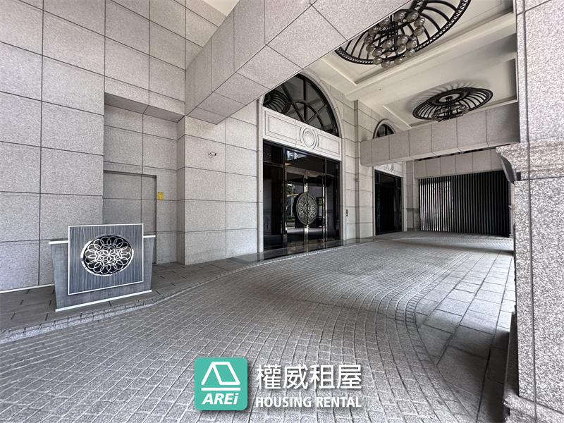 三多商圈首席尊爵・星海灣泳池豪邸｜正四房雙車位