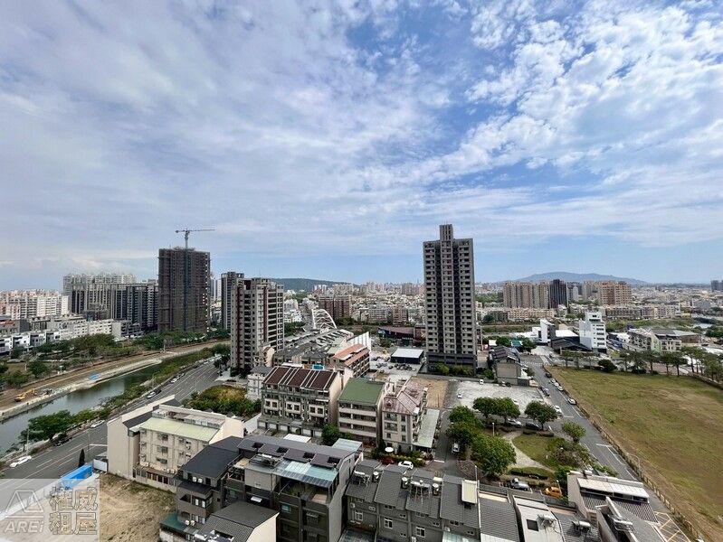 楠梓蛋黃區｜芳崗河左岸｜現代溫馨兩房