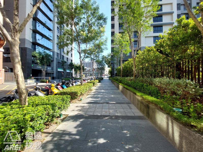 近三多商圈、文化中心生活圈 | 二聖公園、中正高工 | 國泰Double A  高樓層大無限景觀4房平車
