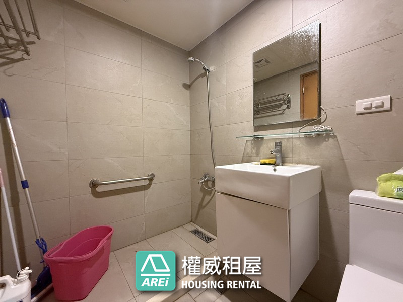 高樓層景觀三房｜摩天高雄｜近捷運三多站｜外商最愛｜可公司可租補
