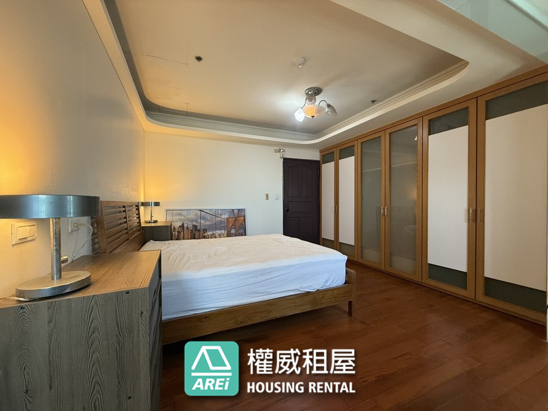 高樓層景觀三房｜摩天高雄｜近捷運三多站｜外商最愛｜可公司可租補