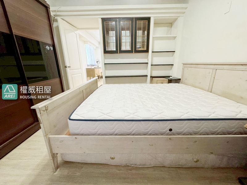 MRT前金市議會站｜文武個人套房有陽台近漢神｜皇后華廈
