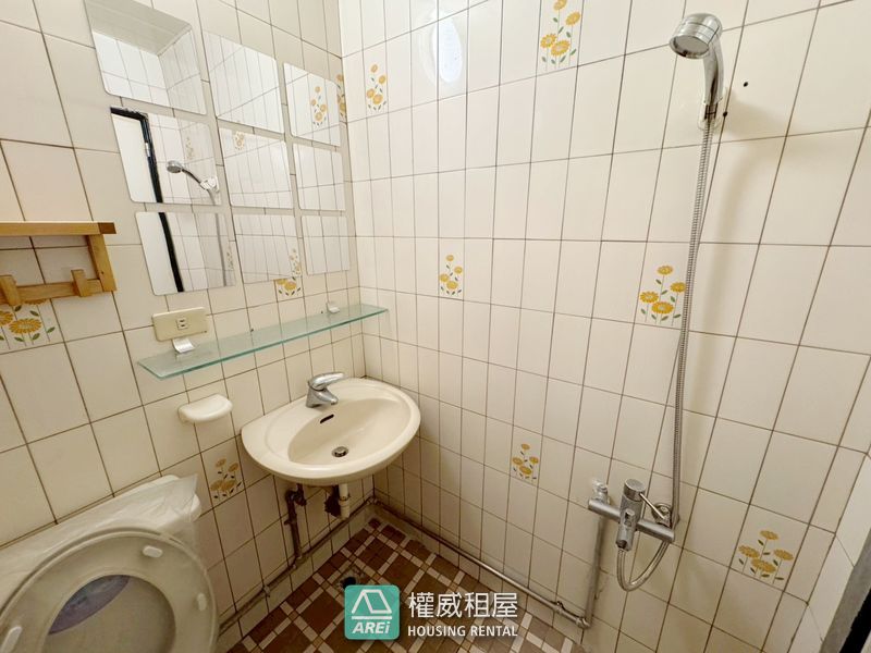 文化中心 | 輕軌 | 四維二路 | 三房公寓