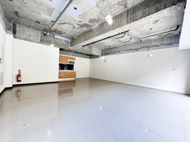 東區校園首排店面｜昕視界｜黃金店面釋出｜適合｜早午餐店｜小型診所｜