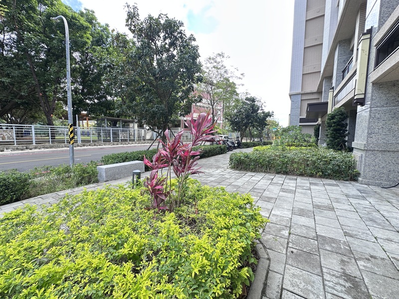 東區校園首排店面｜昕視界｜黃金店面釋出｜適合｜早午餐店｜小型診所｜
