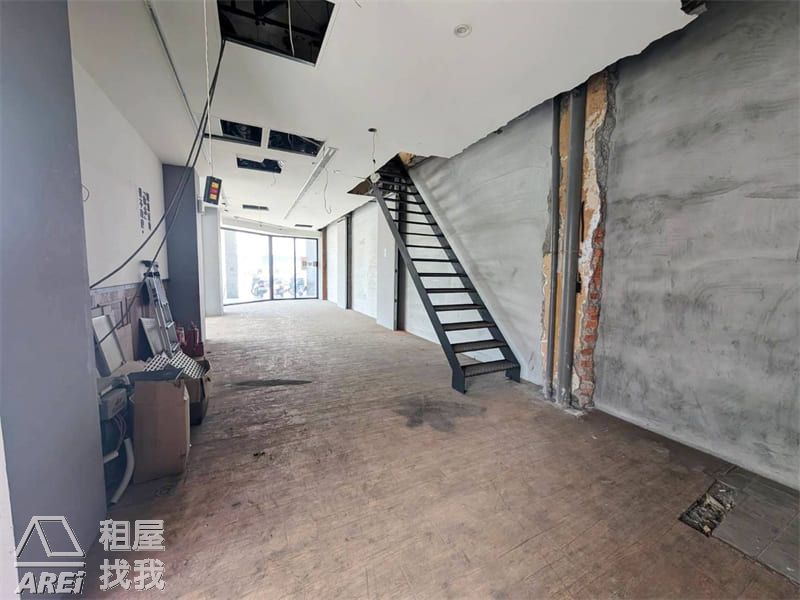 苓雅中正三角窗黃金透天店面｜O8捷運出口黃金角地