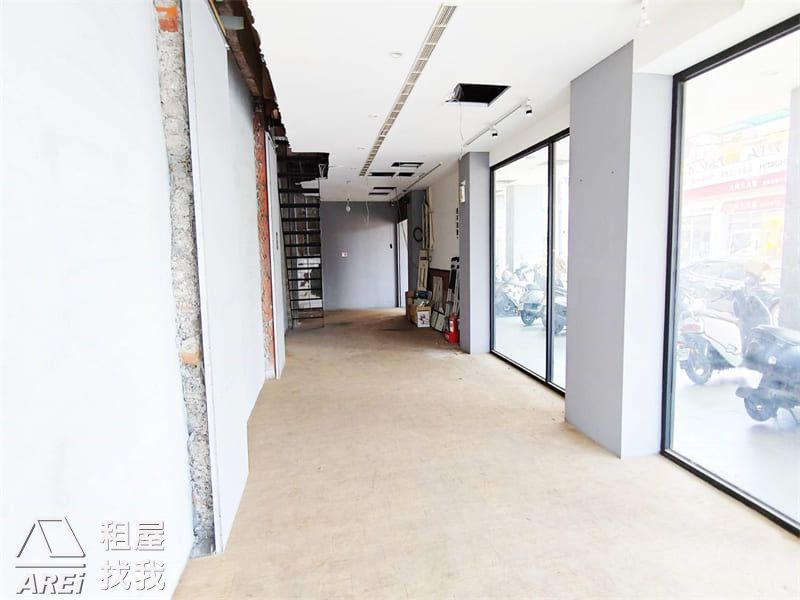 苓雅中正三角窗黃金透天店面｜O8捷運出口黃金角地