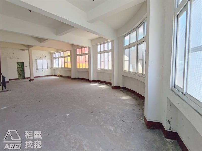 苓雅中正三角窗黃金透天店面｜O8捷運出口黃金角地