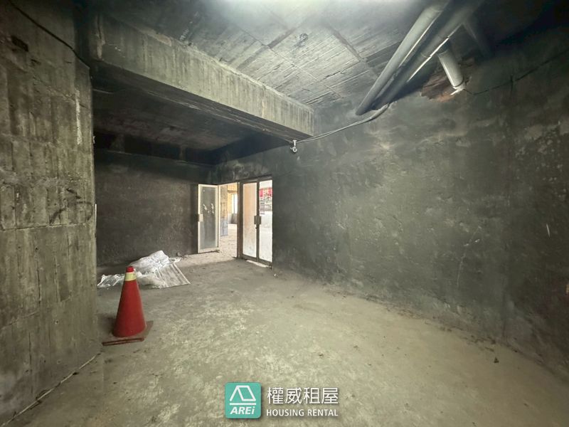 鹽埕商辦∣餐廳∣倉庫辦公室∣洗腎中心∣日照中心近四百坪