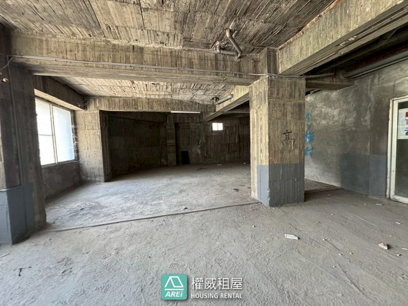 鹽埕商辦∣餐廳∣倉庫辦公室∣洗腎中心∣日照中心近四百坪