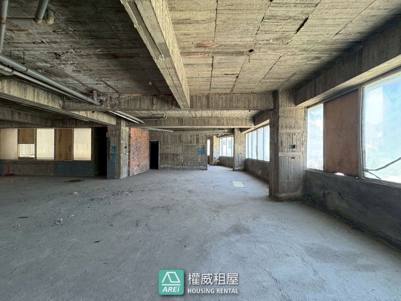 鹽埕商辦∣餐廳∣倉庫辦公室∣洗腎中心∣日照中心近四百坪