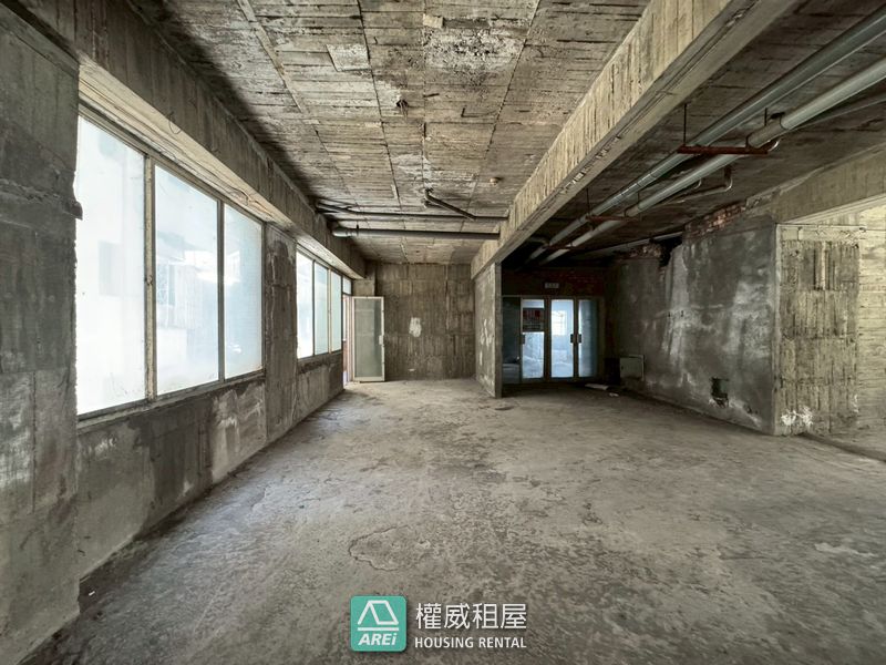 鹽埕商辦∣餐廳∣倉庫辦公室∣洗腎中心∣日照中心近四百坪