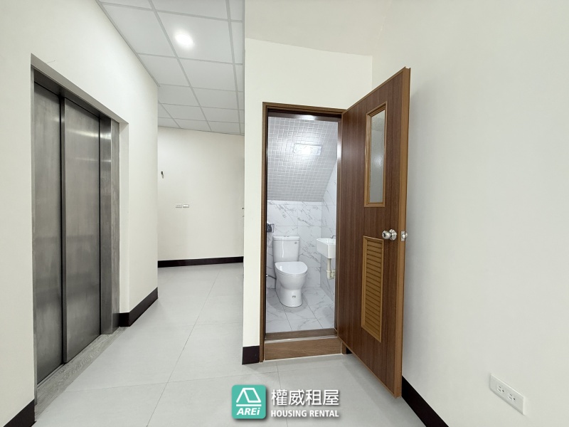 建工商圈｜近高醫｜翻新電梯透天1、2樓出租