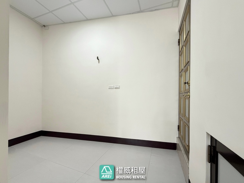 建工商圈｜近高醫｜翻新電梯透天1、2樓出租