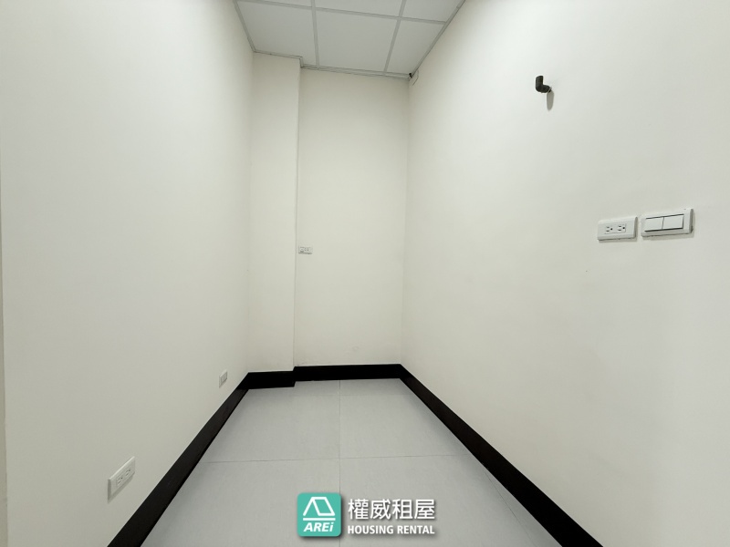 建工商圈｜近高醫｜翻新電梯透天1、2樓出租