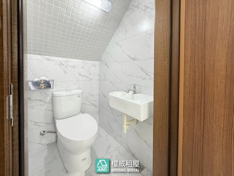 建工商圈｜近高醫｜翻新電梯透天1、2樓出租