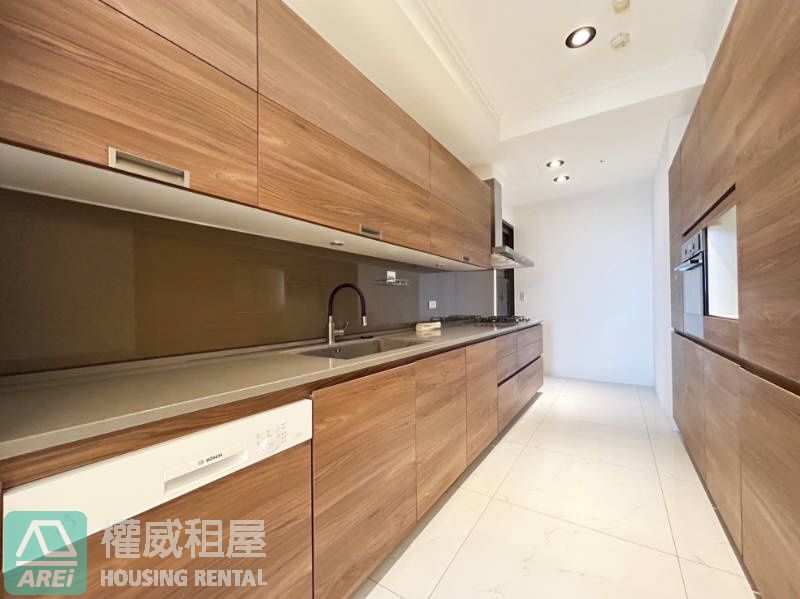 R14鉅誕景觀豪邸空屋3+1房平車
