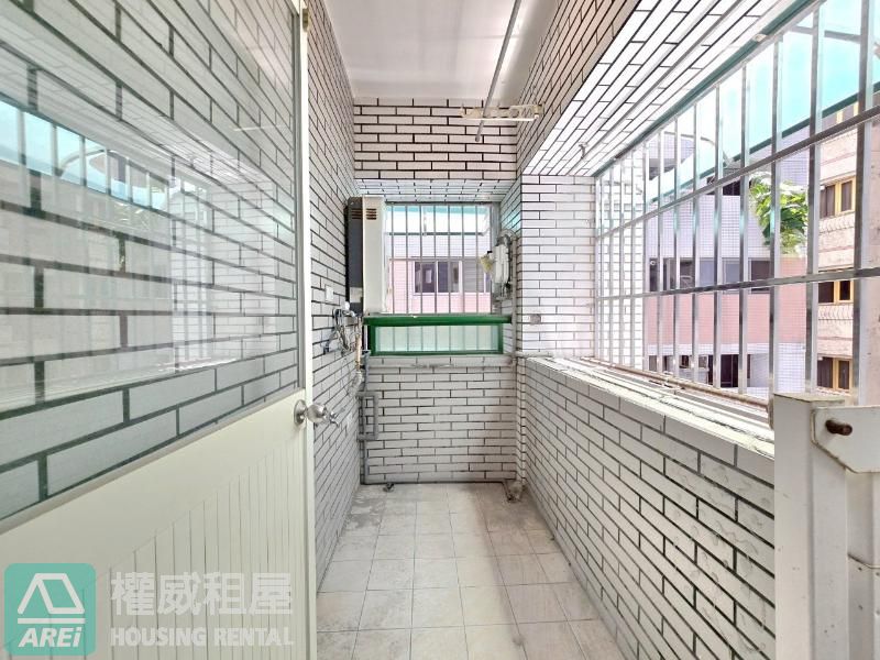 R14巨蛋商圈｜琉璃坊｜全新裝潢3房車位明亮宅