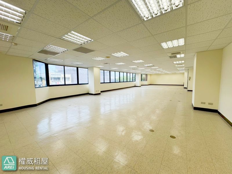 MRT岡山火車站64坪|優質辦公大樓辦公室 Upscale Office