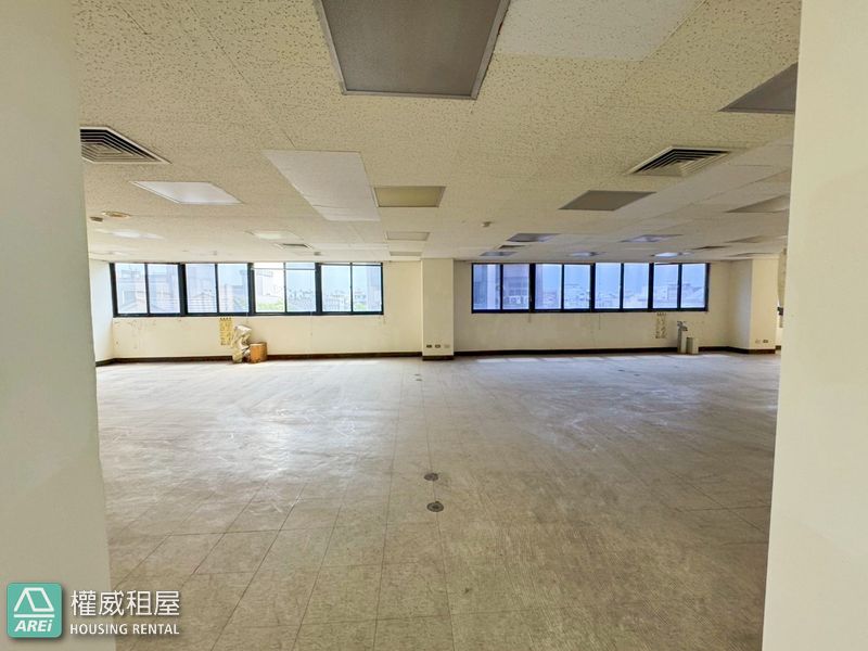 MRT岡山火車站64坪|優質辦公大樓辦公室 Upscale Office