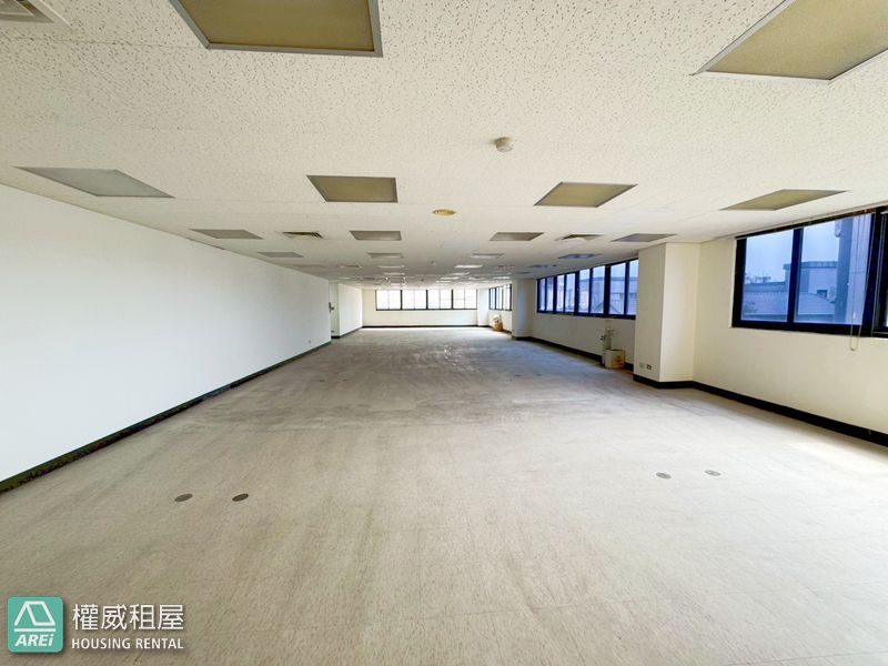 MRT岡山火車站64坪|優質辦公大樓辦公室 Upscale Office