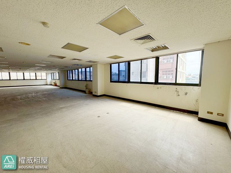 MRT岡山火車站64坪|優質辦公大樓辦公室 Upscale Office