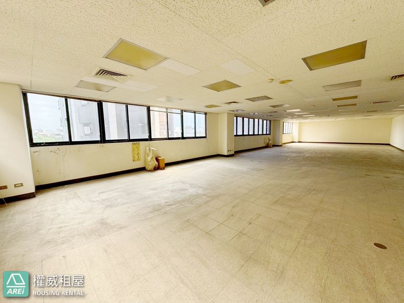 MRT岡山火車站64坪|優質辦公大樓辦公室 Upscale Office