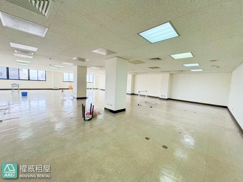 MRT岡山火車站88坪|優質辦公大樓辦公室 Upscale Office