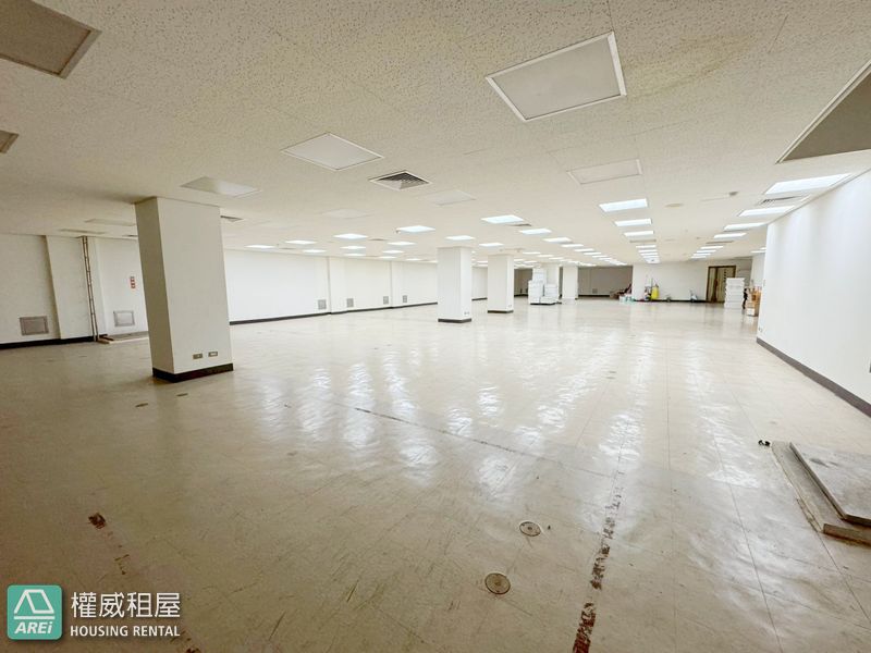 MRT岡山火車站224坪|優質辦公大樓辦公室 Upscale Office