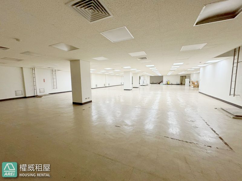 MRT岡山火車站224坪|優質辦公大樓辦公室 Upscale Office