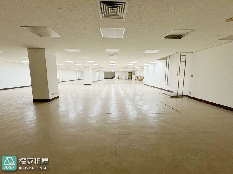 MRT岡山火車站224坪|優質辦公大樓辦公室 Upscale Office