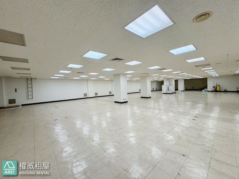 MRT岡山火車站224坪|優質辦公大樓辦公室 Upscale Office