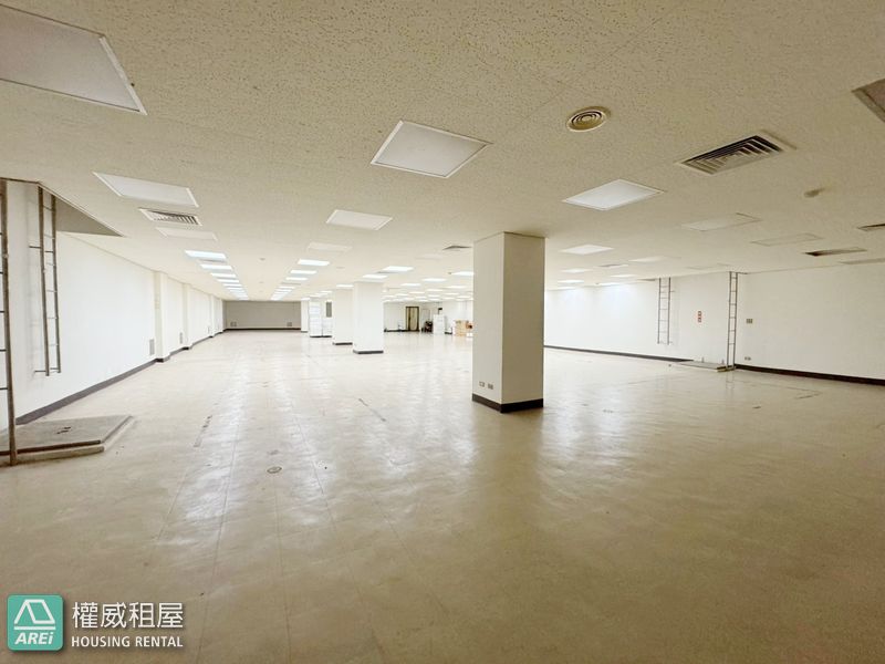 MRT岡山火車站224坪|優質辦公大樓辦公室 Upscale Office