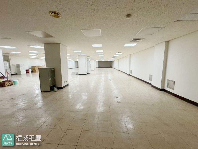 MRT岡山火車站224坪|優質辦公大樓辦公室 Upscale Office