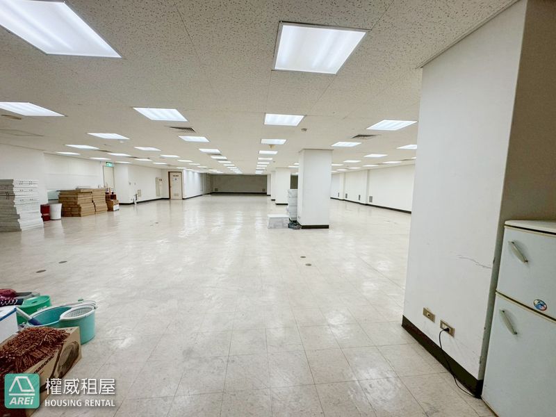 MRT岡山火車站224坪|優質辦公大樓辦公室 Upscale Office