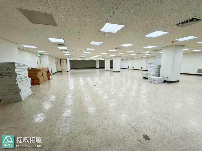 MRT岡山火車站224坪|優質辦公大樓辦公室 Upscale Office