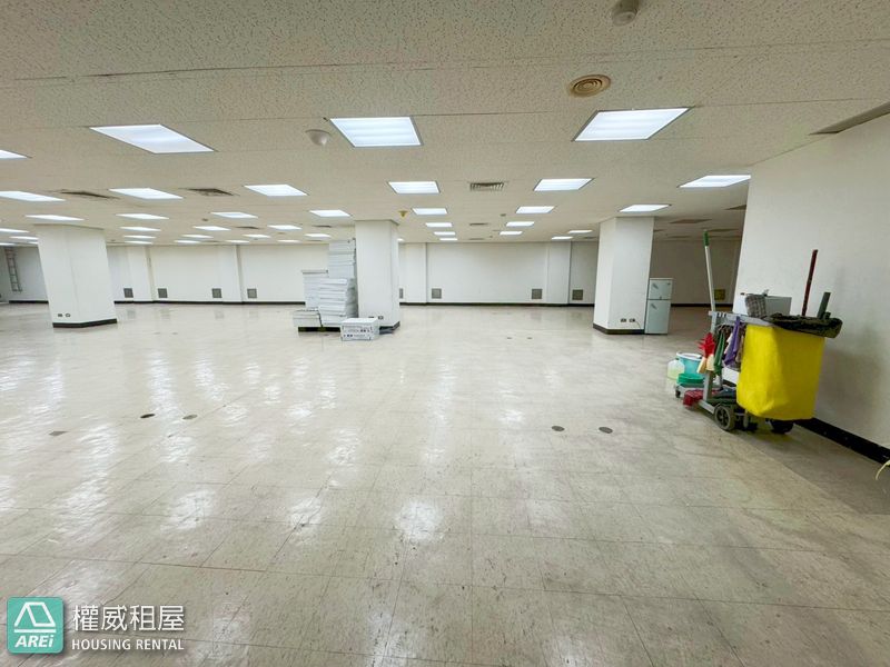 MRT岡山火車站224坪|優質辦公大樓辦公室 Upscale Office