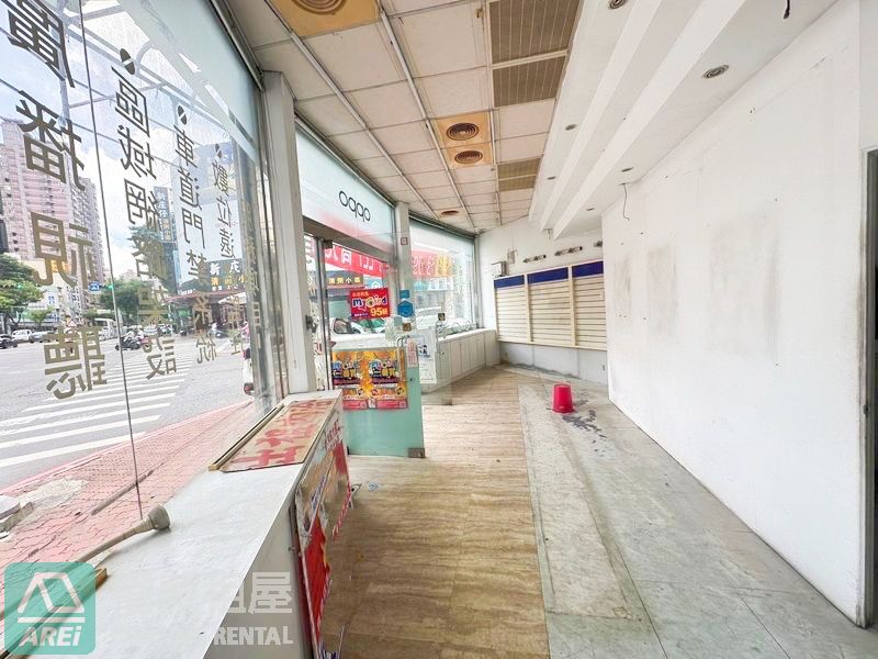 河堤萬人社區臨路超面寬顯眼量店面J