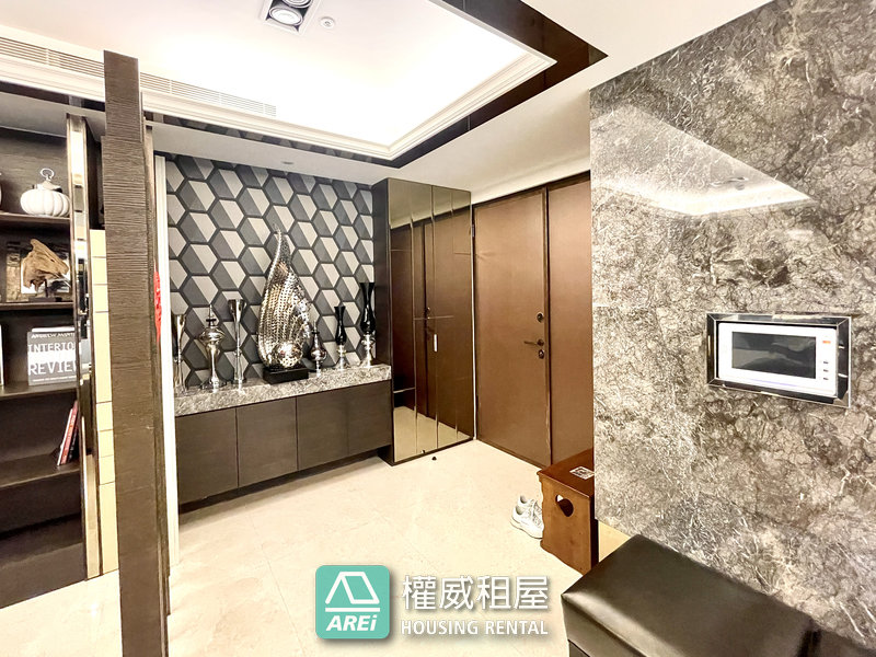 國王一號院泳池宅｜文化中心｜3+1房平車｜寬敞客廳＋大露台