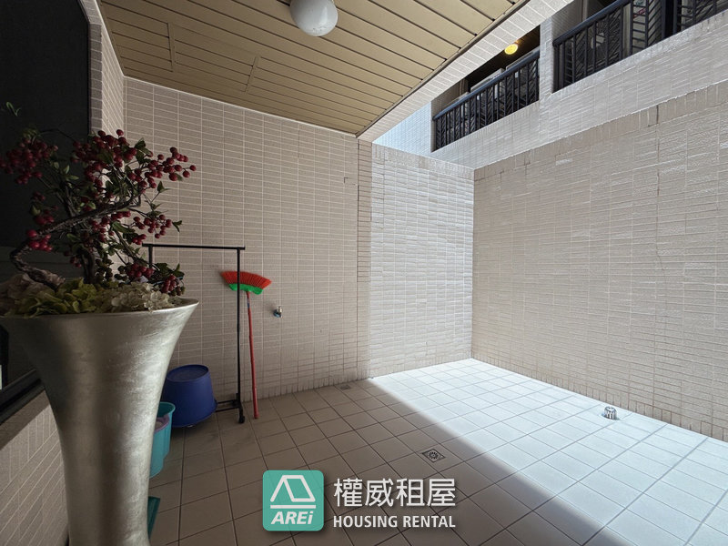 國王一號院泳池宅｜文化中心｜3+1房平車｜寬敞客廳＋大露台