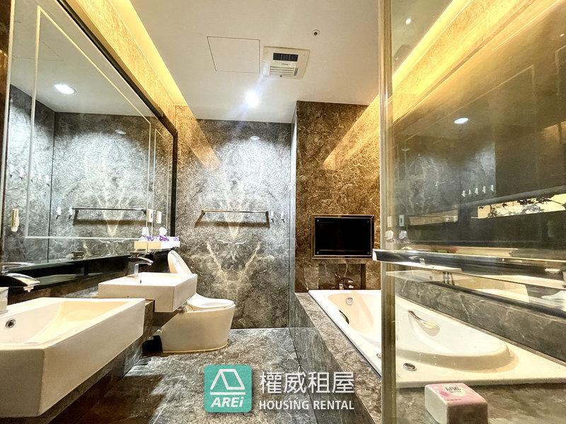 國王一號院泳池宅｜文化中心｜3+1房平車｜寬敞客廳＋大露台