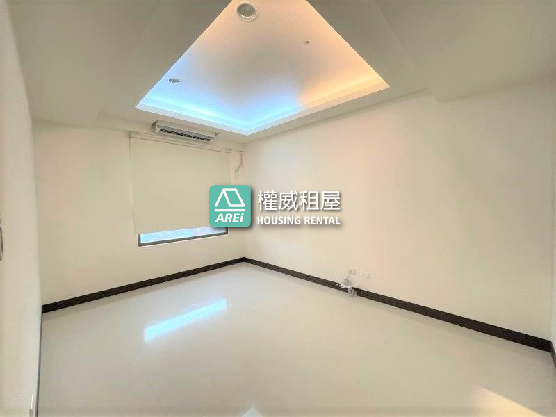 市政府精緻太普君品3+1房+平車空屋