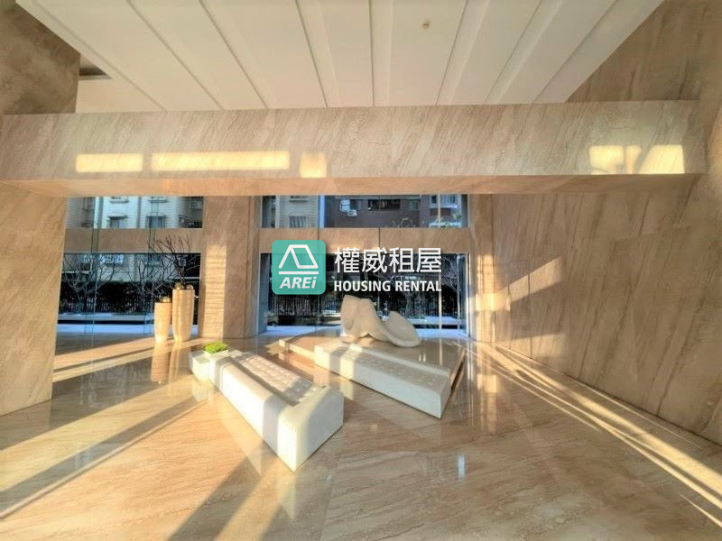 市政府精緻太普君品3+1房+平車空屋