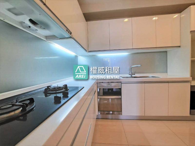 市政府精緻太普君品3+1房+平車空屋